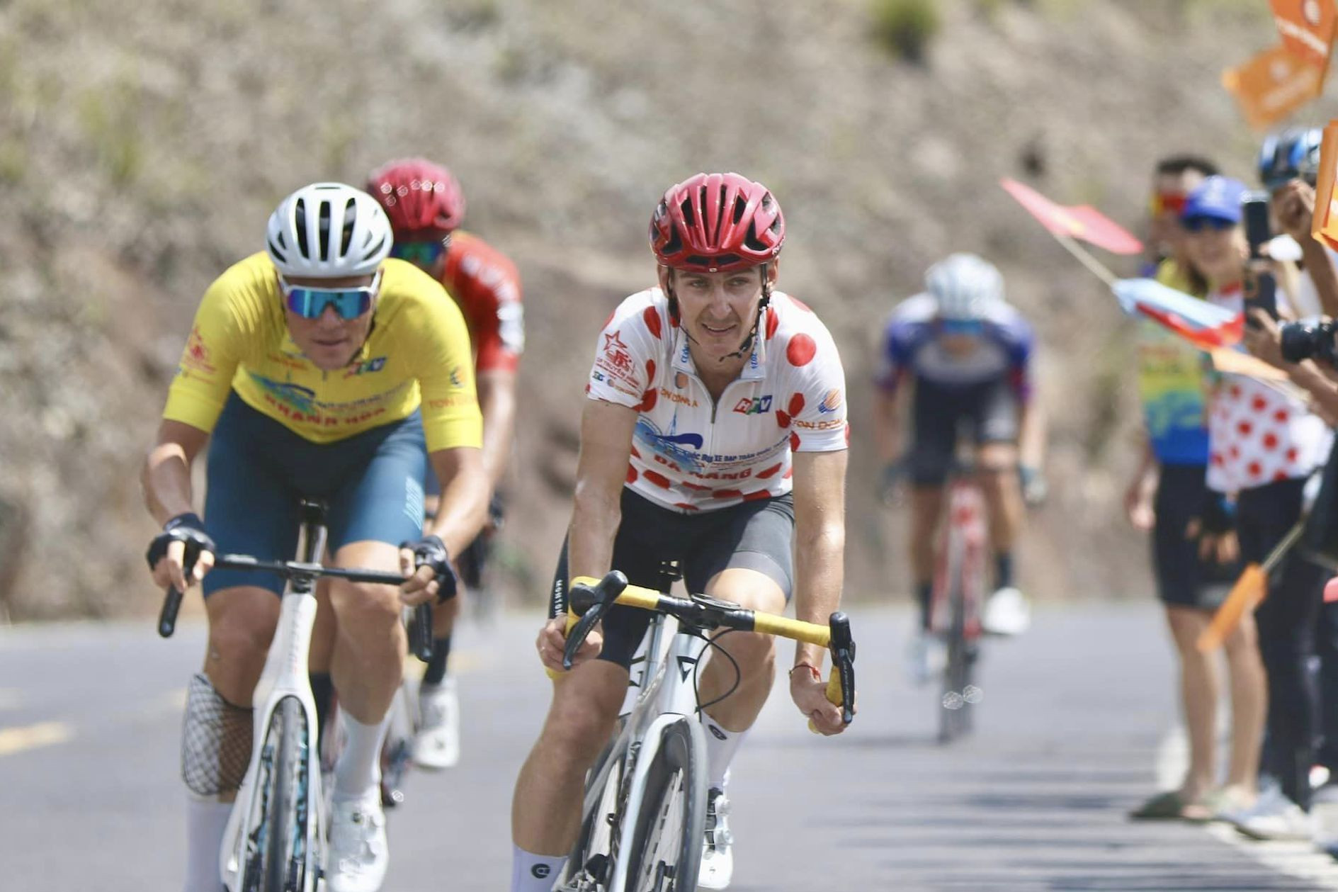 Cúp xe đạp TH TP.HCM 2024: Igor Frolov giữ vững áo đỏ