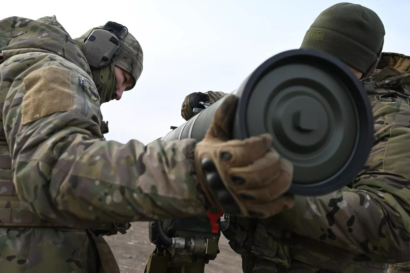 linh nga nap ten lua.jpg