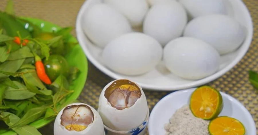 Luộc trứng vịt lộn cho thêm thứ này, trứng sẽ không tanh và rất ngon