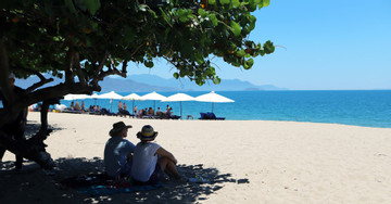 Nha Trang beach is clear after beach-blocking projects dismantled