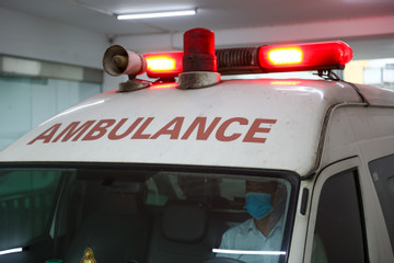Tai nạn sinh hoạt khiến người đàn ông đi cấp cứu vì vùng kín chảy máu