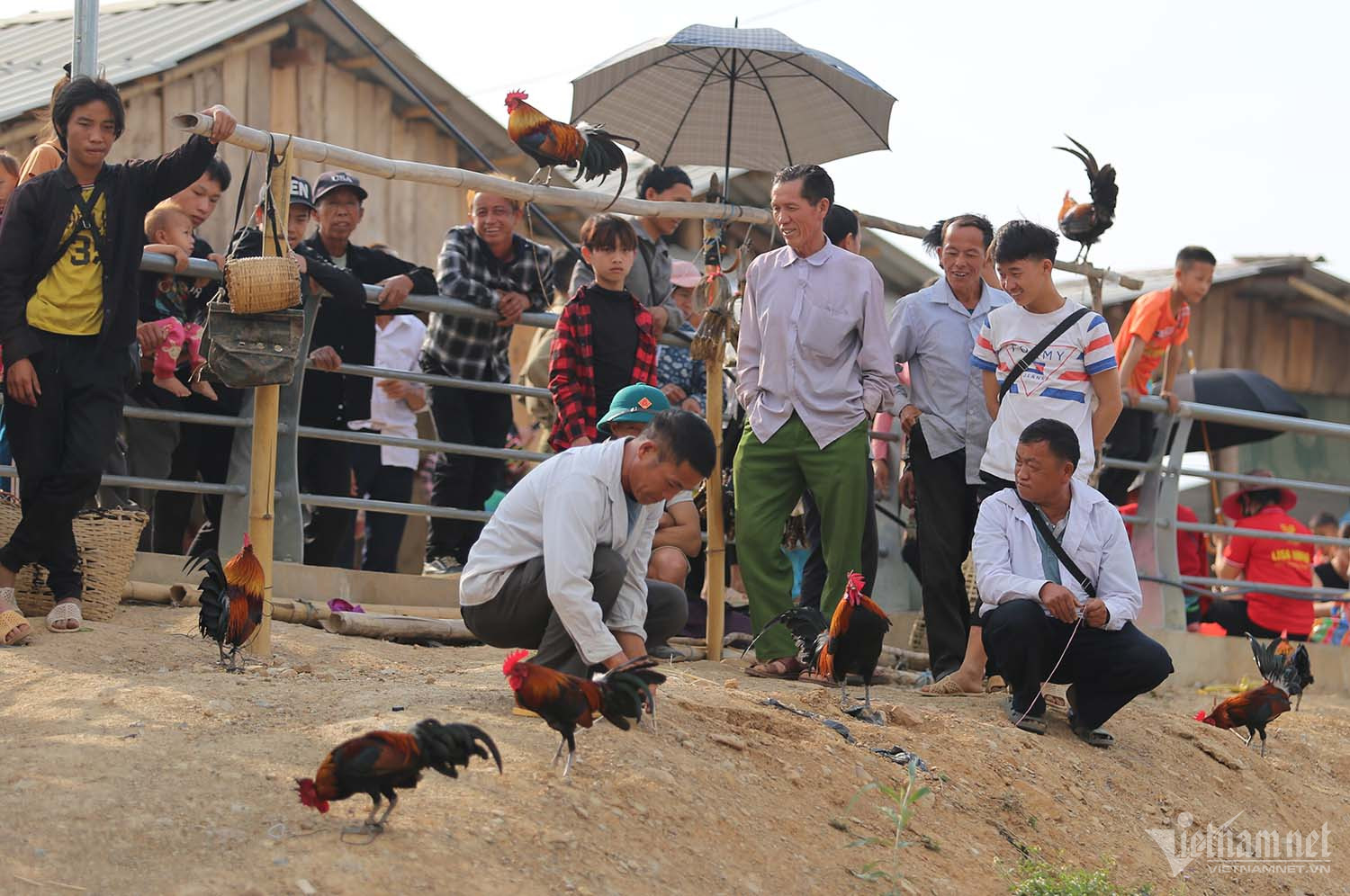 Độc đáo chợ phiên Keo Lôm trên đỉnh đèo hùng vỹ ở Điện Biên W-img-3378-1.jpg