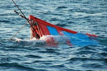 Chìm tàu cá, 4 ngư dân ở Thanh Hóa mất tích