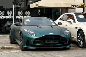 Siêu xe Aston Martin DB12 xuất hiện tại Hà Nội, giá đồn đoán trên 15 tỷ