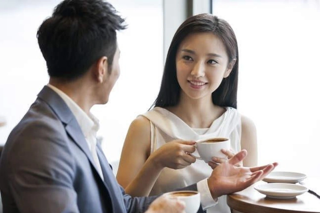 Tôi 'xao lòng' với nữ đồng nghiệp, bỗng tỉnh ngộ khi nghe vợ kể chuyện bâng quơ