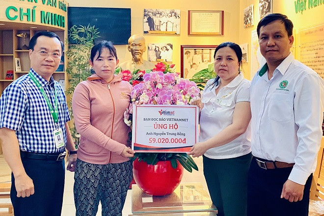 Trao gần 60 triệu đồng cho anh Nguyễn Trung Bằng