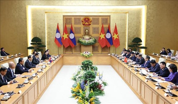 Vietnamese, Lao PMs join in working session in Hanoi hinh anh 2