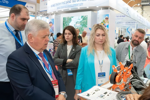 Hàng made in Moscow ‘phủ sóng’ Vietnam Expo 2024