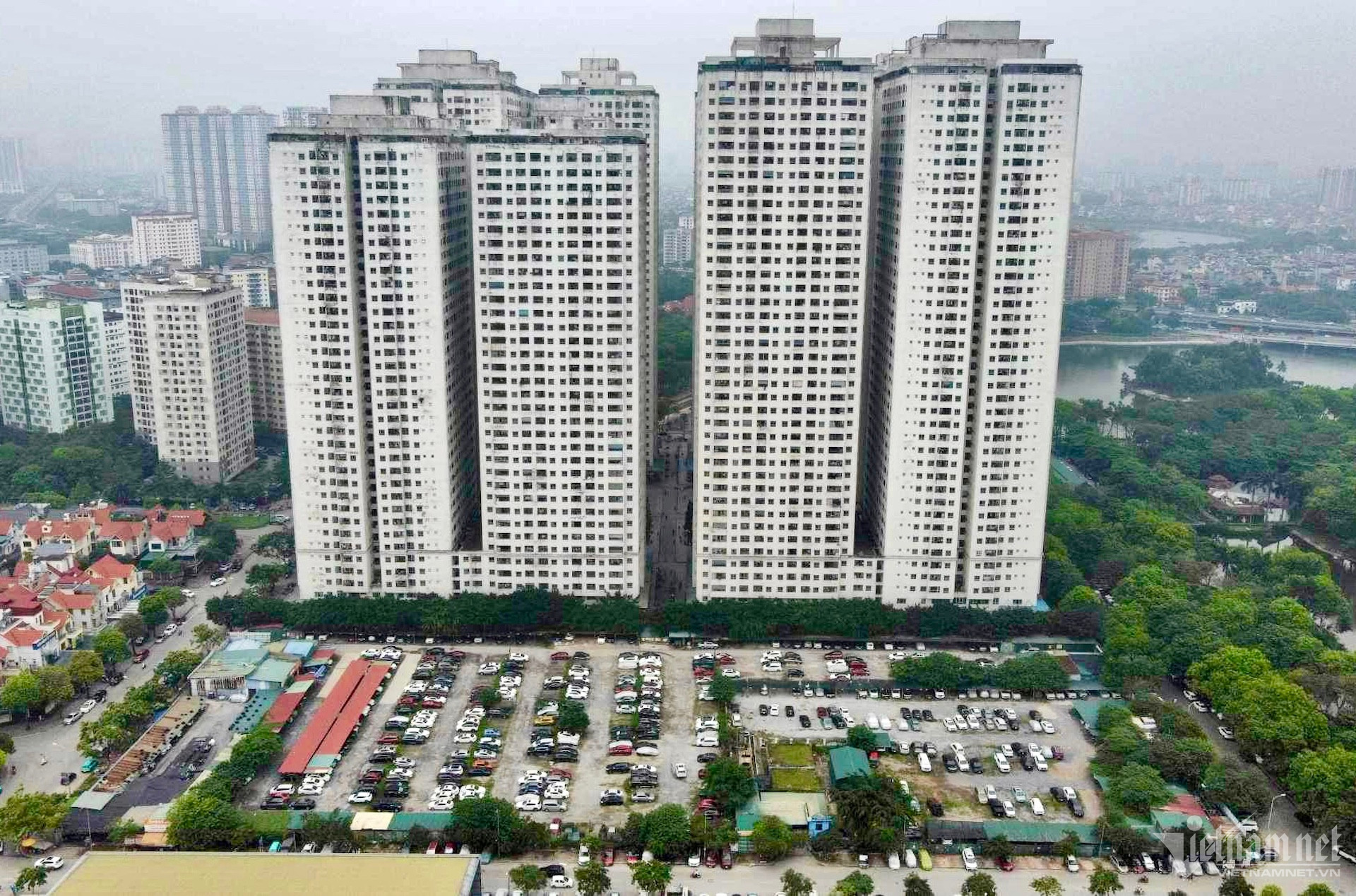 2 ô đất này có diện tích quy hoạch là 1,084ha, nằm gần Trung tâm Văn hóa, Thông tin và Thể thao quận Hoàng Mai, cạnh tổ hợp chung cư HH Linh Đàm.
