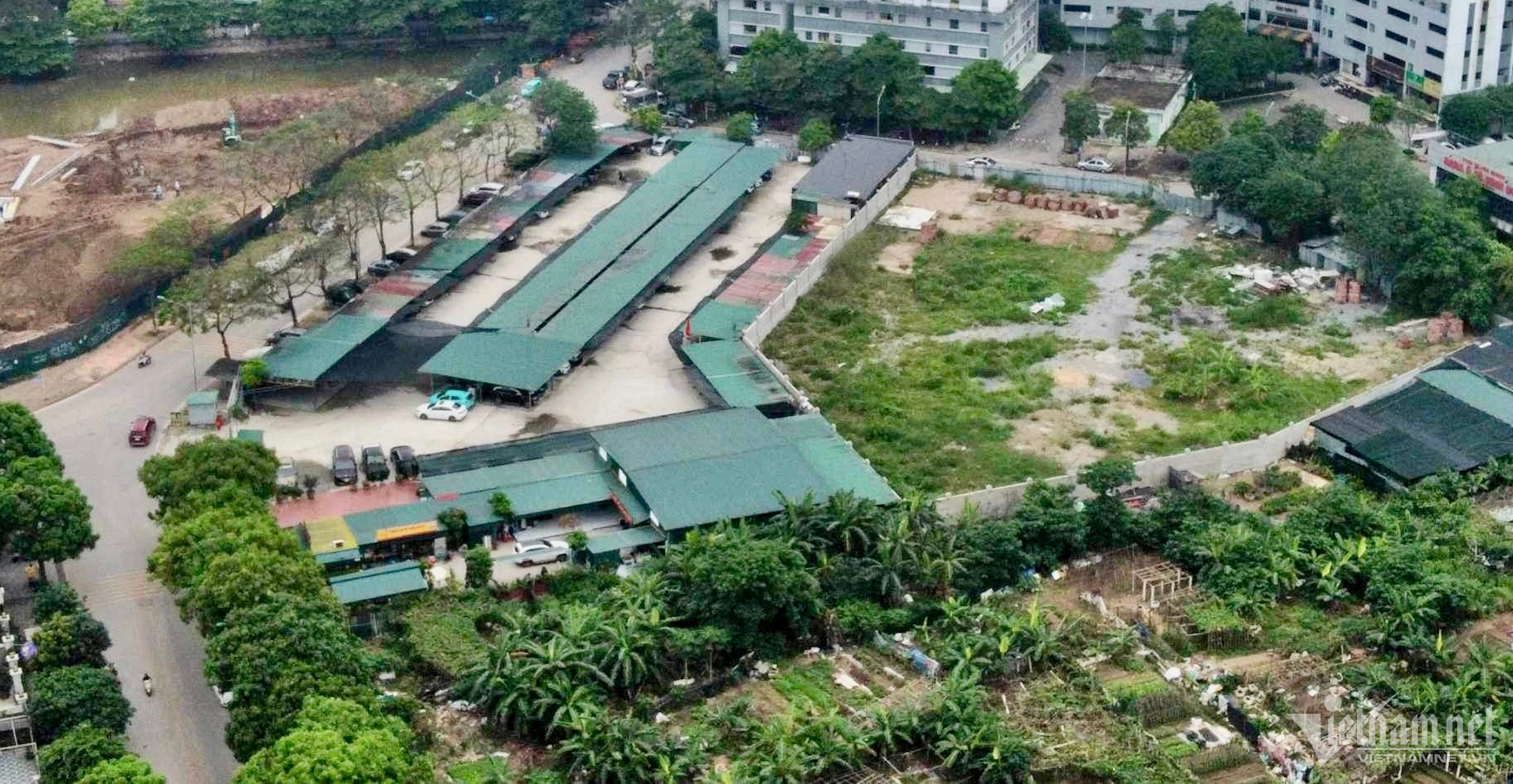 Trước đó, UBND quận Hoàng Mai kiến nghị xin được đầu tư bằng nguồn vốn ngân sách của quận đối với 7 ô đất trường học tại một số khu đô thị trên địa bàn phường Hoàng Liệt, còn 5 ô đất trường học thứ phát đề nghị TP chỉ đạo các nhà đầu tư sớm triển khai nếu không sẽ kiên quyết thu hồi.