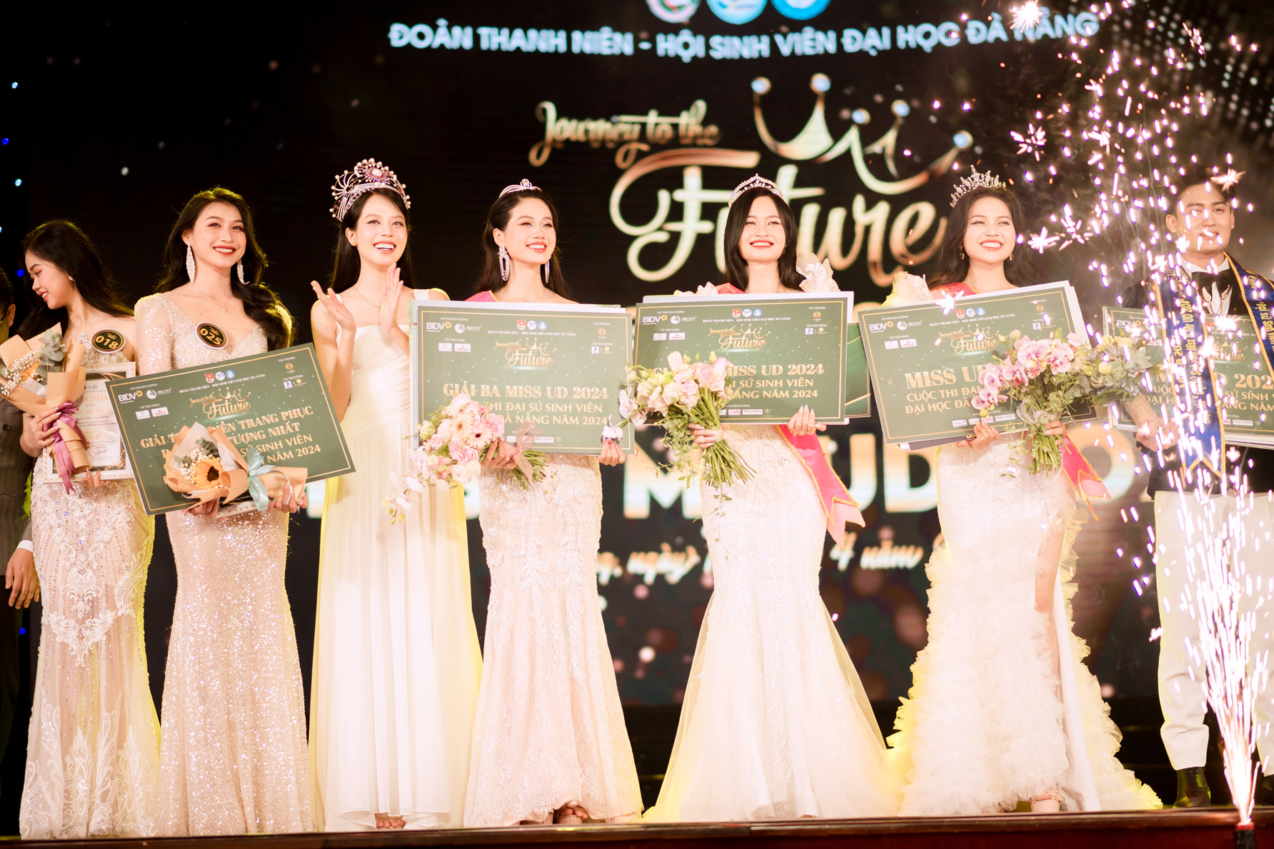 01 tours tuyen sinh da nang.jpg