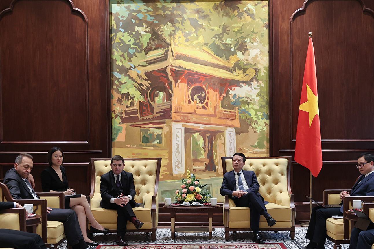 Bộ trưởng Nguyễn Mạnh Hùng tiếp Tổng Giám đốc Công ty Thales Alenia Space Italy