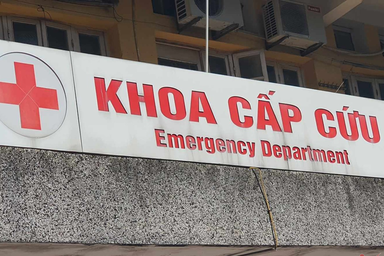 Gặp tai nạn sinh hoạt phải đi cấp cứu với chiếc que xiên thịt ở lưỡi