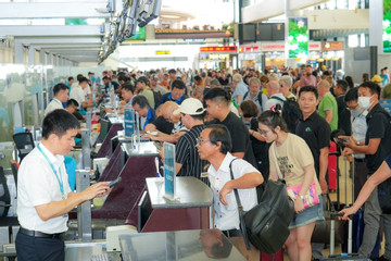 Hơn 400 nghìn khách qua Nội Bài dịp nghỉ lễ, cách nào không lỡ chuyến bay?