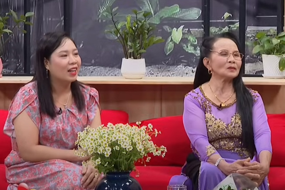 Ngày nào nấu cơm, con dâu cũng lẩm bẩm, mẹ chồng phát hiện ra bí mật bất ngờ