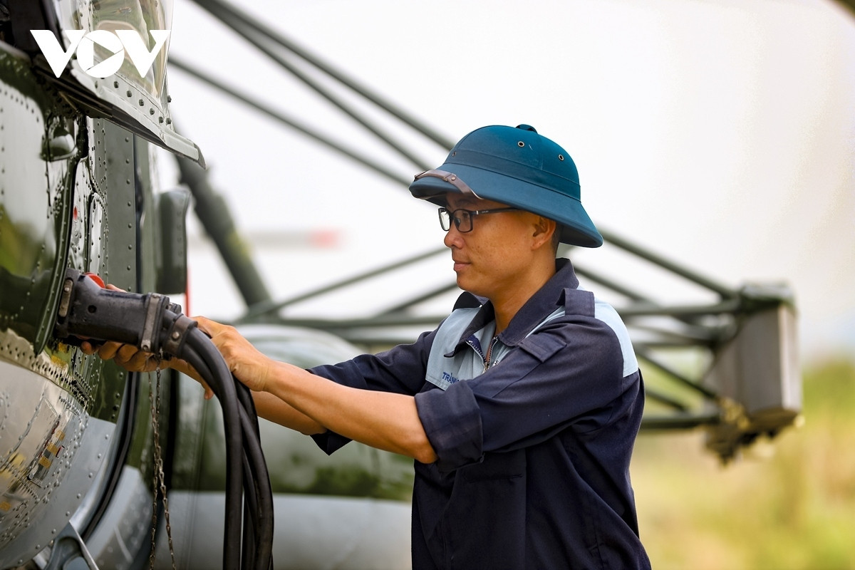 air force practices in celebration of 70th anniversary of dien bien phu victory picture 5