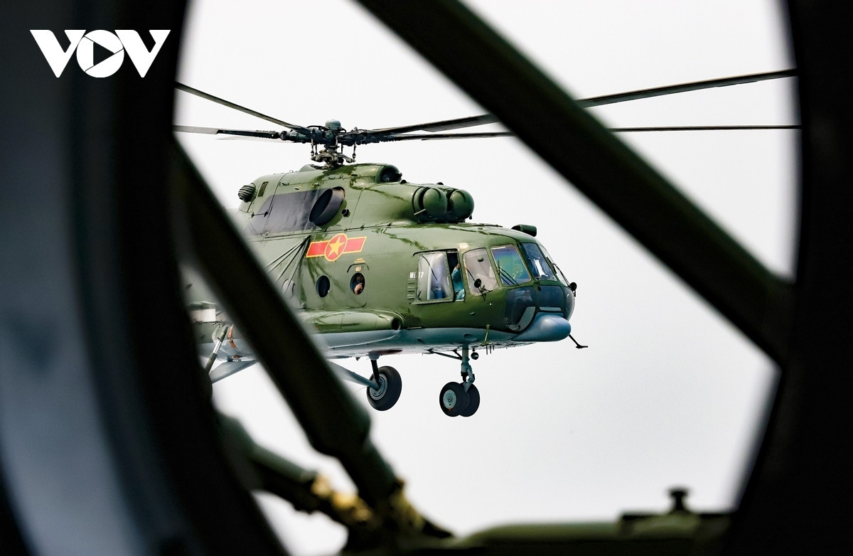 air force practices in celebration of 70th anniversary of dien bien phu victory picture 7