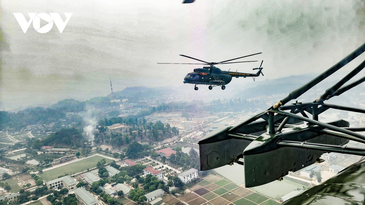 air force practices in celebration of 70th anniversary of dien bien phu victory picture 10