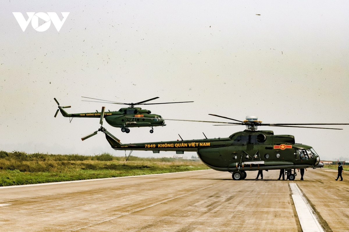 air force practices in celebration of 70th anniversary of dien bien phu victory picture 12