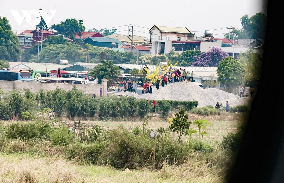 air force practices in celebration of 70th anniversary of dien bien phu victory picture 13