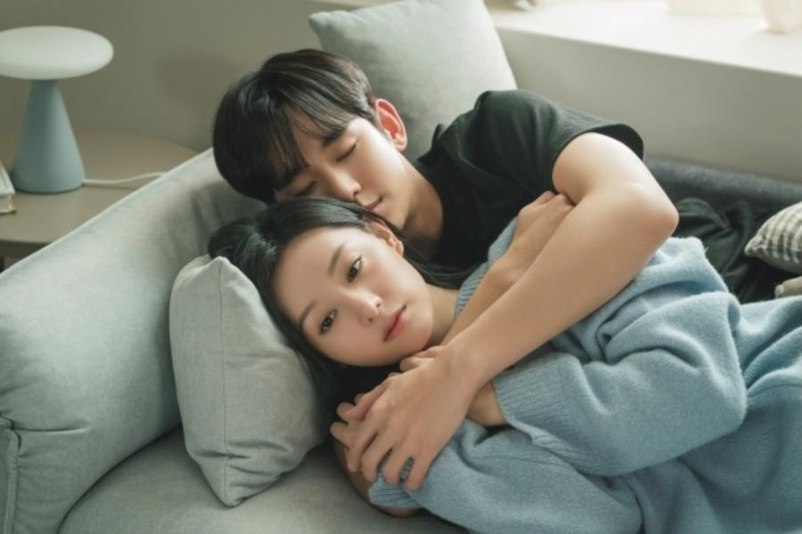 Cặp đôi của Nữ hoàng nước mắt lộ dấu hiệu phim giả tình thật - 1