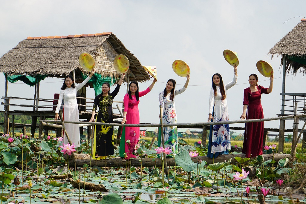 Dong Thap to hold lotus festival