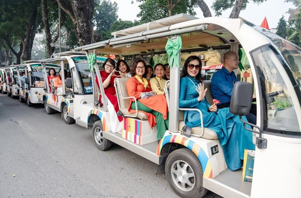 High airfares create chance for short-distance trips for Reunification Day holiday hinh anh 1