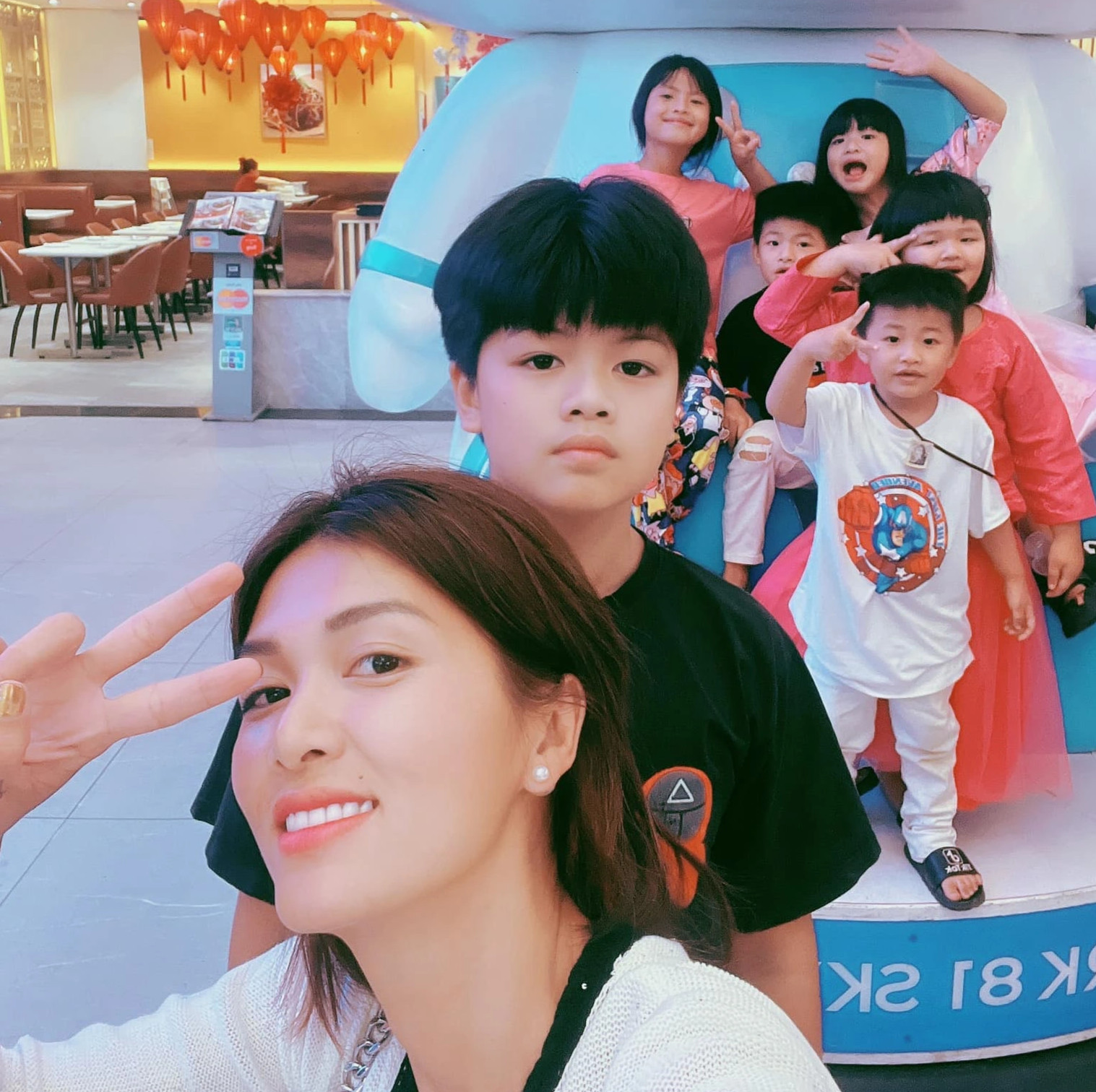 Hoa hậu Oanh Yến đưa 6 con rời quê lên thành phố, cuộc sống ra sao? - 1