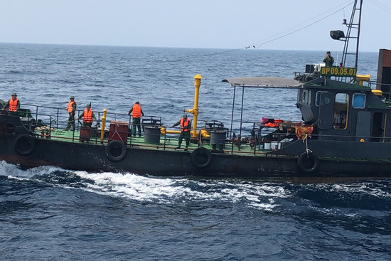 Mở rộng khu vực tìm thuyền viên mất tích vụ chìm sà lan trên biển Quảng Ngãi