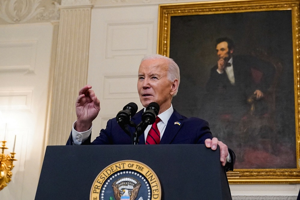 Ông Biden ký duyệt viện trợ cho Israel, Mỹ hạ tên lửa Houthi ở Vịnh Aden