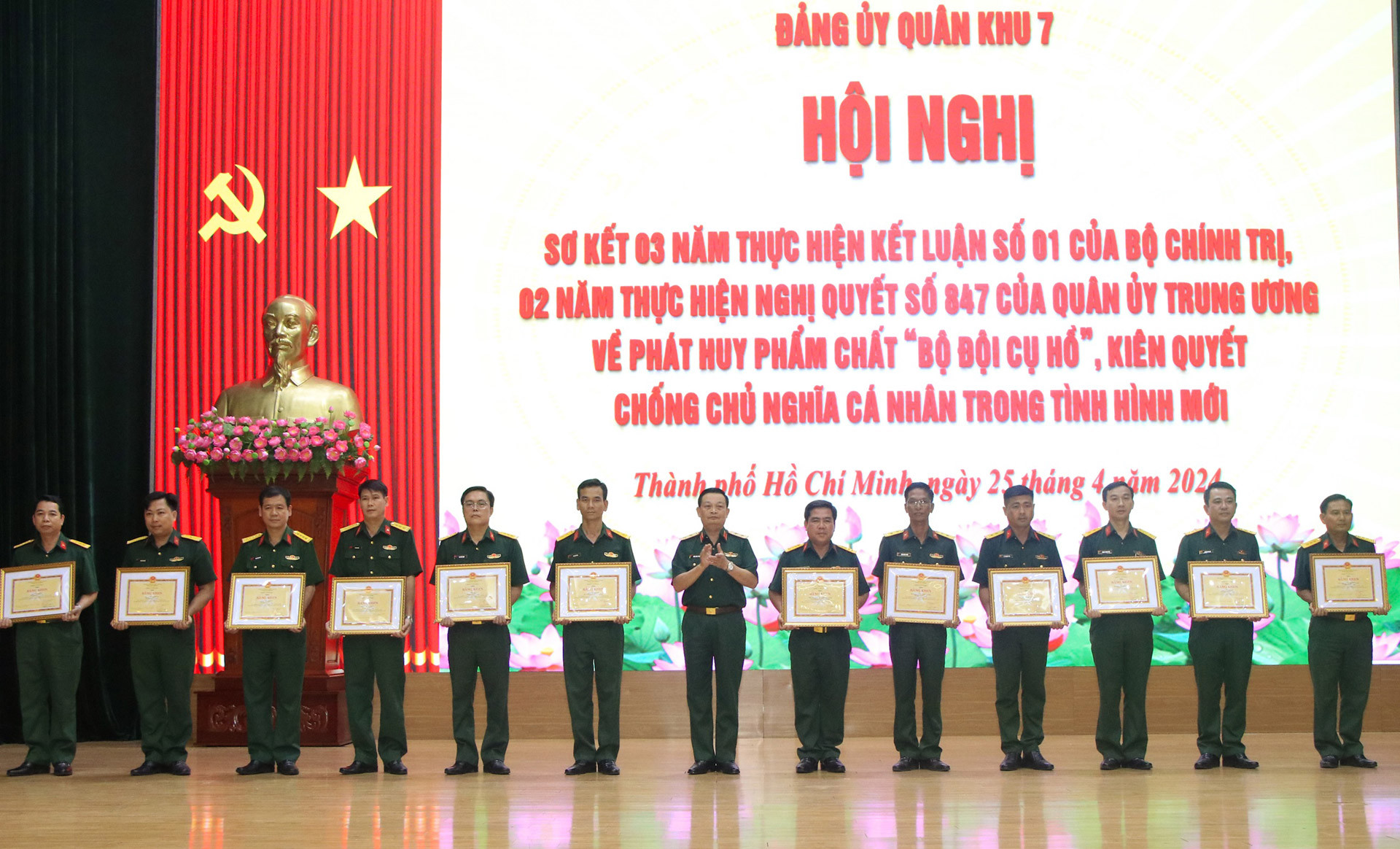 quan khu 7 anh 1.jpg