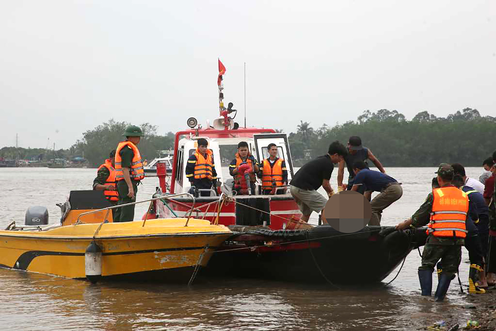  Tìm thấy 2 thi thể trong vụ lật thuyền khiến 4 người mất tích trên sông Chanh 