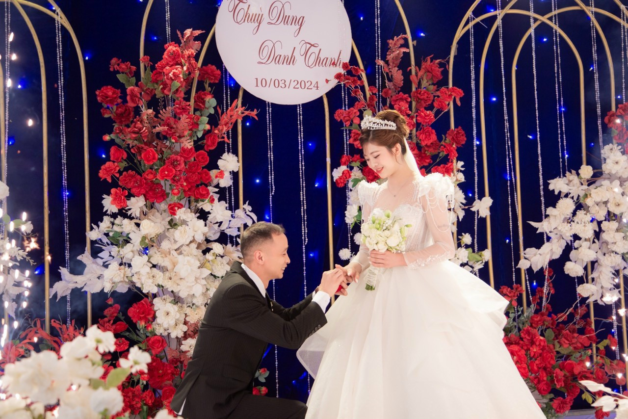 anh 6 con re lon hon me vo.jpg