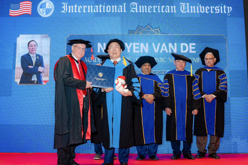 Giáo sư Việt được ĐH Mỹ trao bằng Viện sĩ danh dự