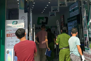 Bắt nhóm nghi can nước ngoài cướp cửa hàng điện thoại ở Nha Trang