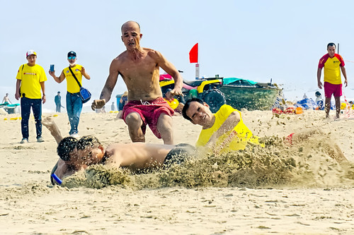 Cứu hộ viên xuất sắc của các bãi biển quốc tế tụ về Đà Nẵng tranh tài gay cấn