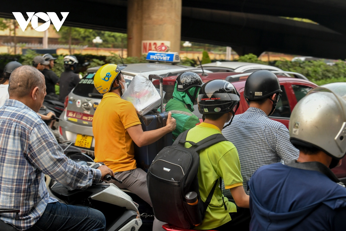hanoi arteries get gridlocked as people flock to hometown on holiday picture 6