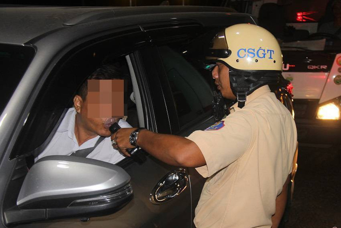 Ngày đầu kỳ nghỉ lễ 30/4 - 1/5, gần 2.300 trường hợp bị tước giấy phép lái xe