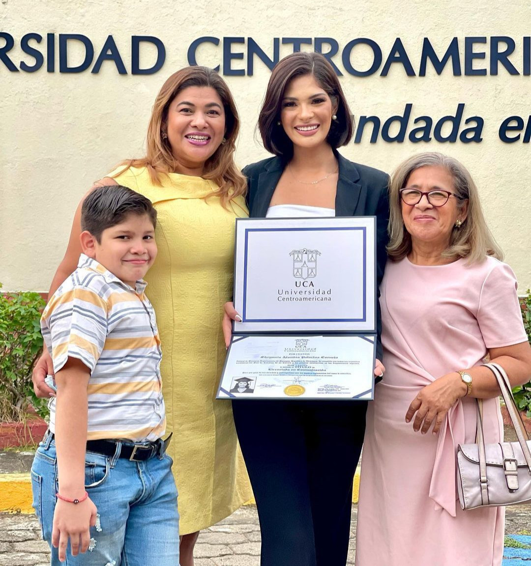 sheynnis-palacios-family-graduation-1700373177.jpg