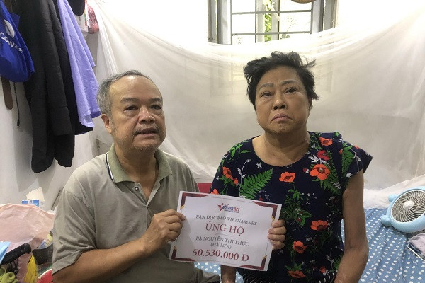 Trao hơn 50 triệu đồng đến bà Nguyễn Thị Thức bị suy thận, suy tim