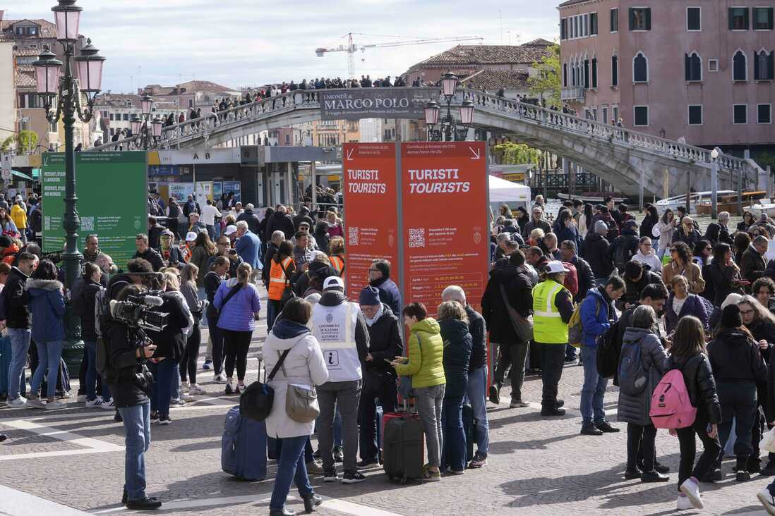 Venice gặp 'rắc rối' khi vừa bắt đầu thu phí du khách