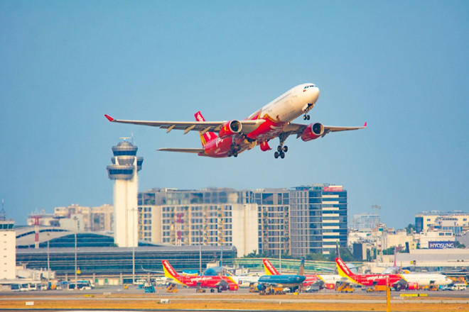 Vietjet đặt mục tiêu vận chuyển 27 triệu lượt khách, chia cổ tức 25% năm 2024