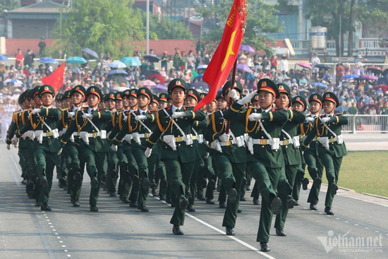Bản tin chiều 28/4: Quân đội Công an hợp luyện diễu binh ở đường phố Điện Biên
