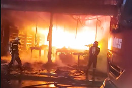 Cháy lớn tại cửa hàng FPT, nhiều tài sản bị thiêu rụi