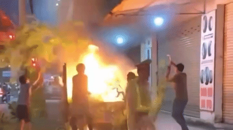 quemar motos policiales