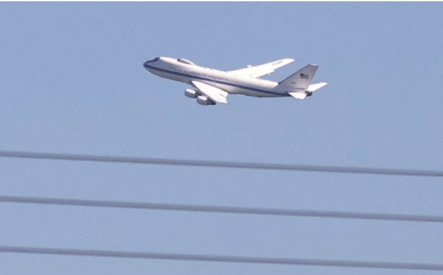 máy bay ngày tận thế.jpg