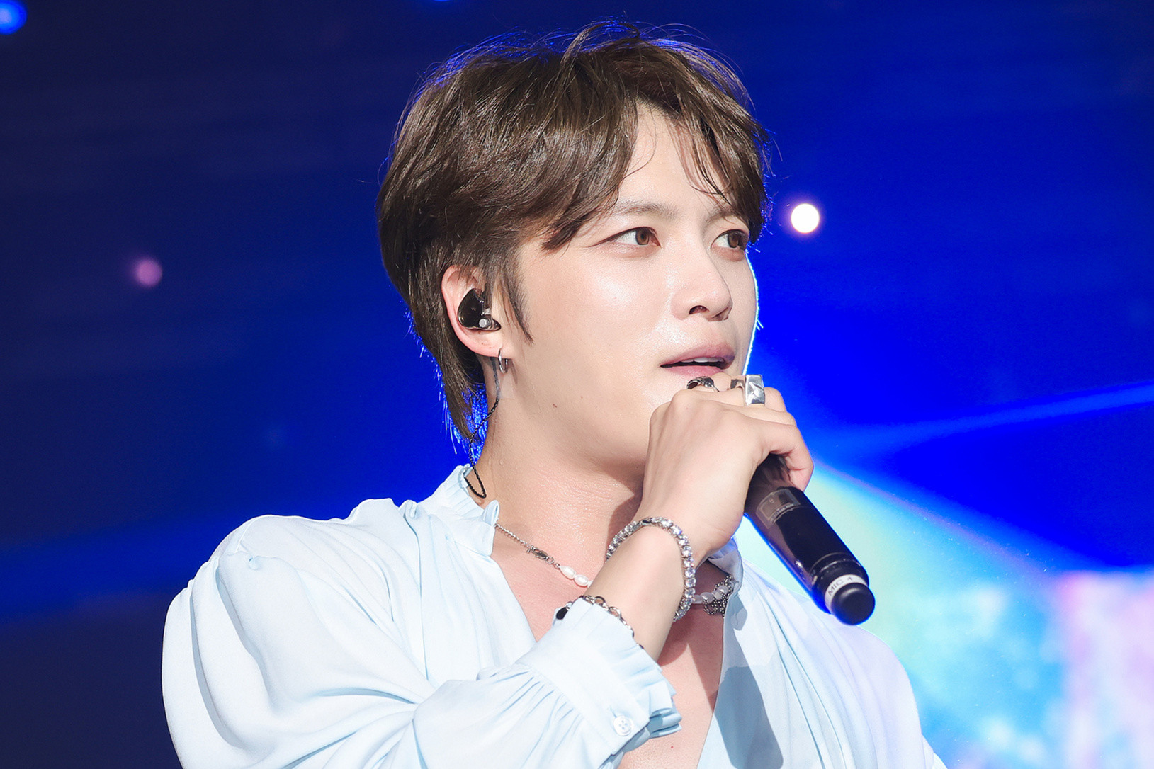 Mỹ nam đình đám Hàn Quốc Kim Jaejoong ngớ người khi fan hỏi vay 184 triệu đồng