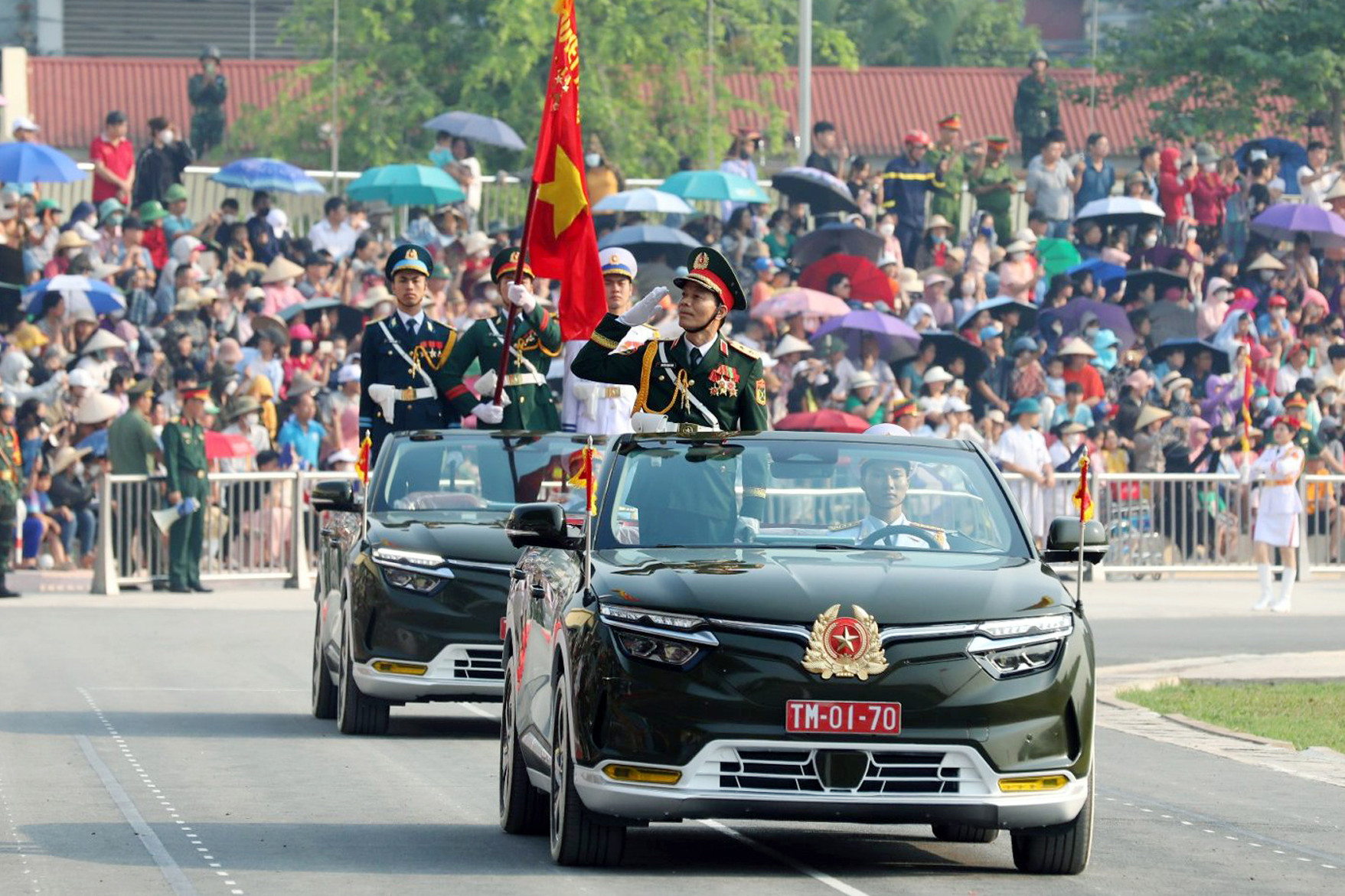 Quân đội và Công an hợp luyện diễu binh trên đường phố Điện Biên