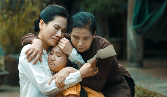Trung úy Mai Chi gây xúc động với MV 'Mẹ yêu con'