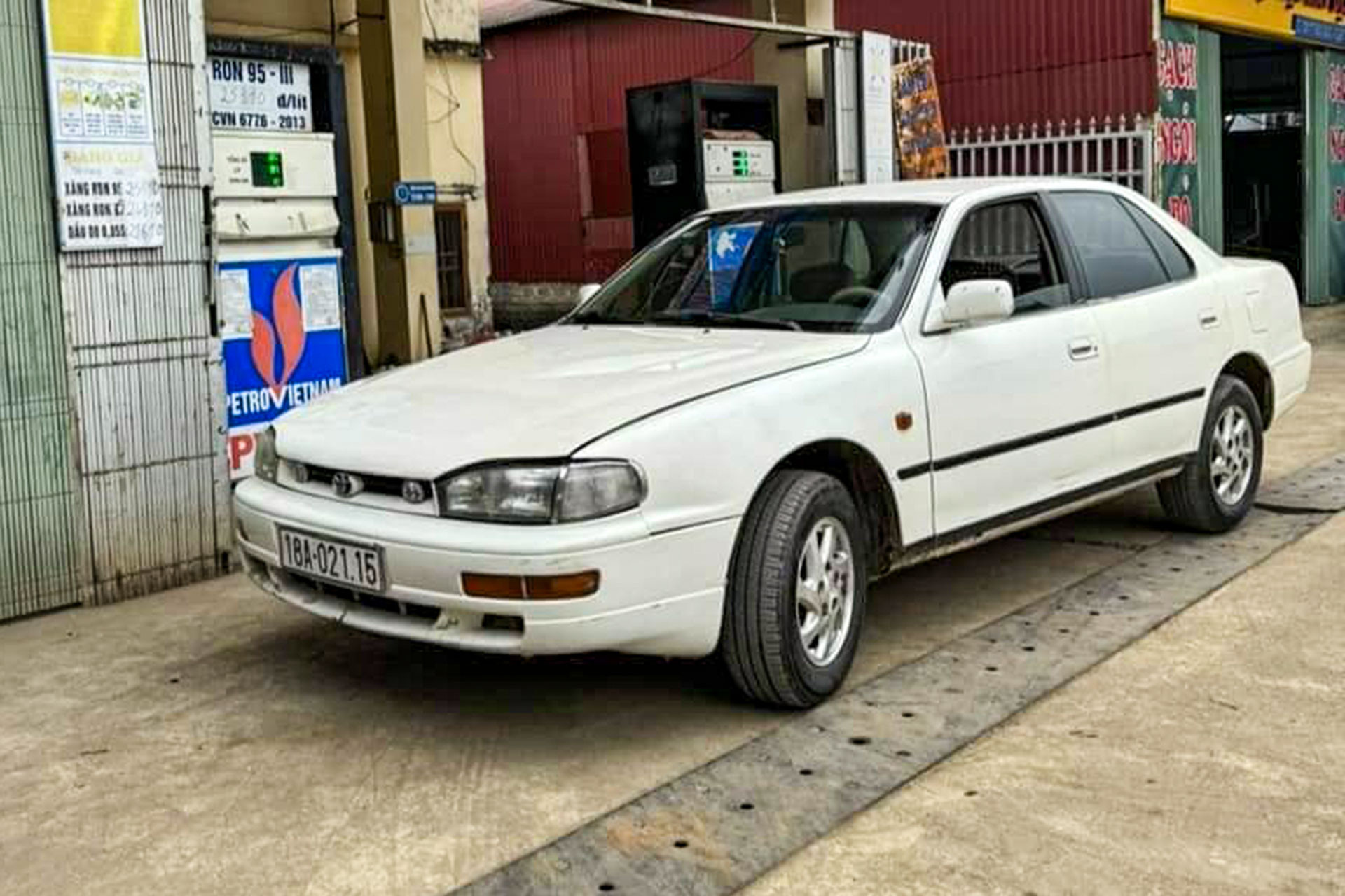 Giá 50 triệu đồng cho Toyota Camry 1997 gần 30 năm tuổi, có nên mua?